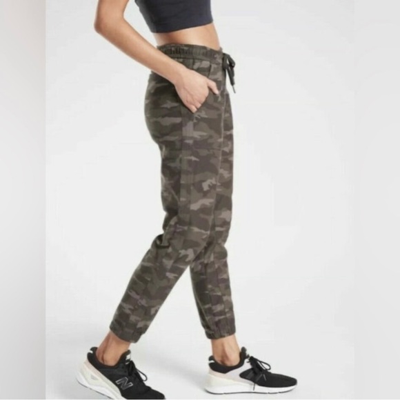 Athleta Farallon Jogger Pants in Camo Size 2 - Picture 2 of 12